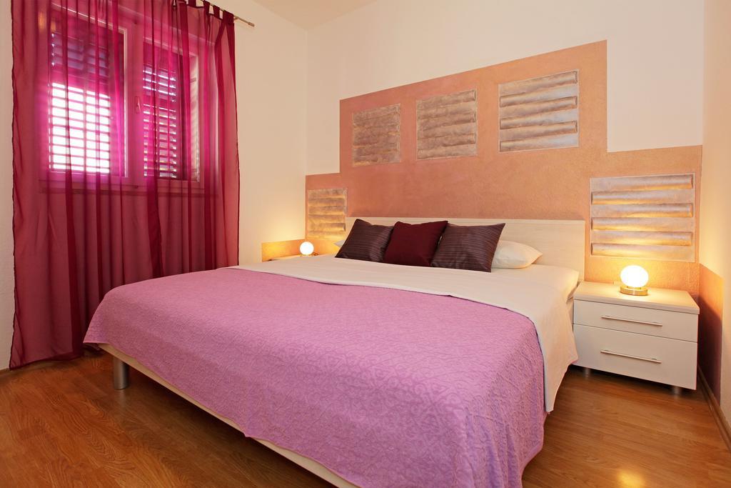 Katica Apartments Бол Екстер'єр фото