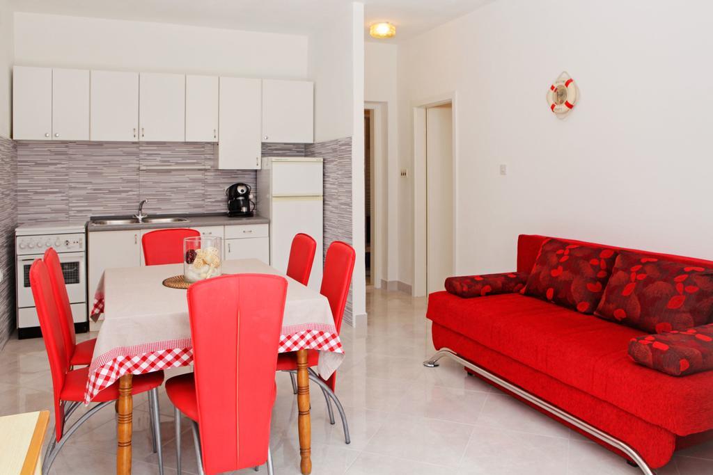 Katica Apartments Бол Екстер'єр фото